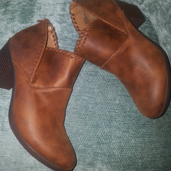 🎉Make an offer Slip On Ankle Boot - Picture 4 of 10